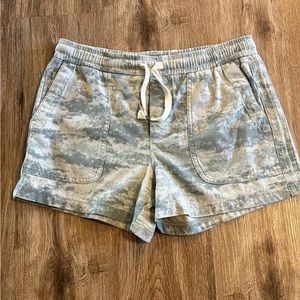 ATHLETA Farallon Pull On Knit Shorts Fog Camo Coast Gray Size M